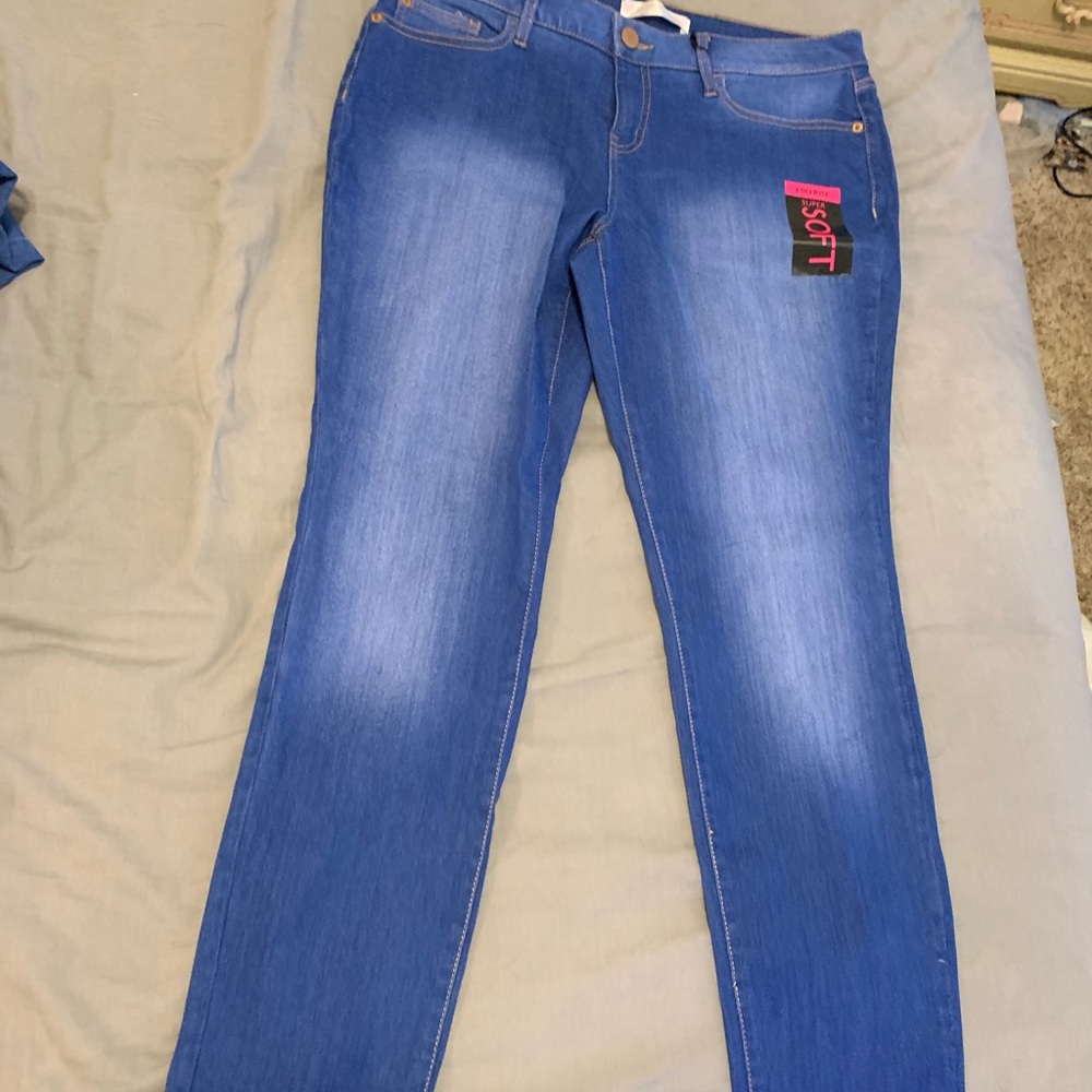 Mid-Rise Skinny Jeans